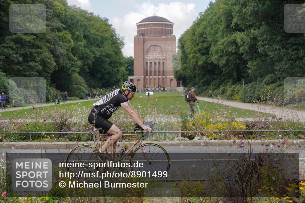 14.09.2025 - Stadtparktriathlon Michael Burmester http://msf.ph/oto/8901499 14.09.2025 13:16:23 Radfahren 1496, 1506 meine-sportfotos.de