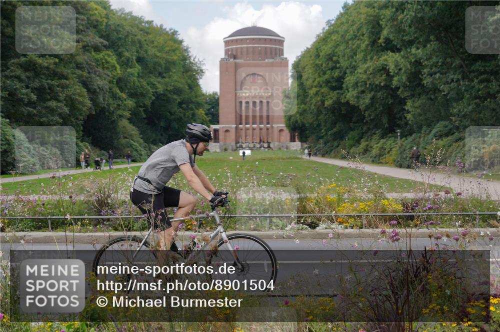 14.09.2025 - Stadtparktriathlon Michael Burmester http://msf.ph/oto/8901504 14.09.2025 13:16:31 Radfahren 1334, 1443, 1496 meine-sportfotos.de