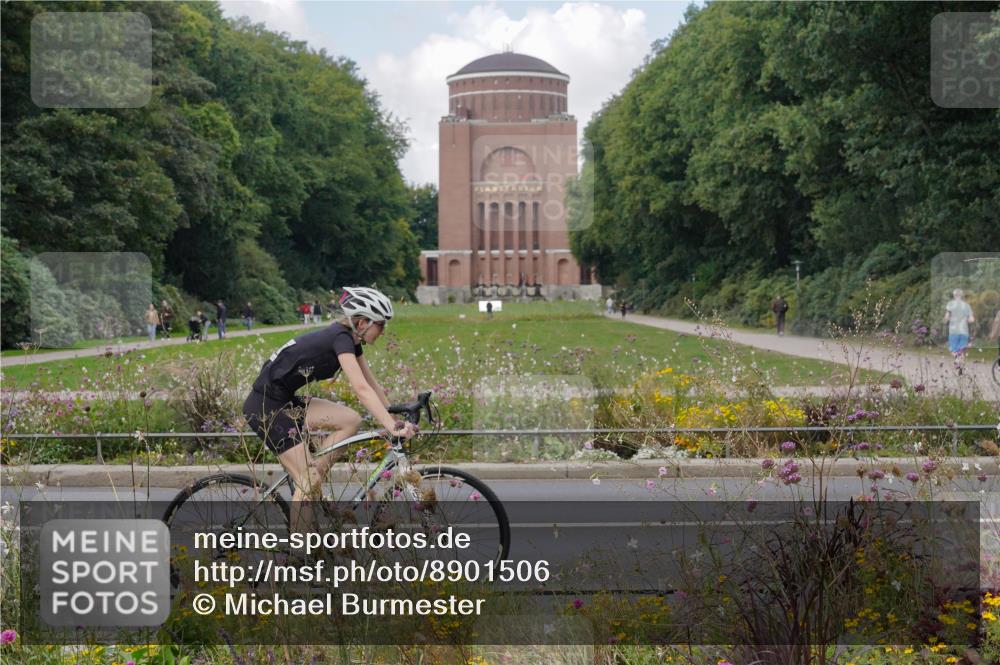 14.09.2025 - Stadtparktriathlon Michael Burmester http://msf.ph/oto/8901506 14.09.2025 13:16:33 Radfahren 1334, 1443, 1496 meine-sportfotos.de