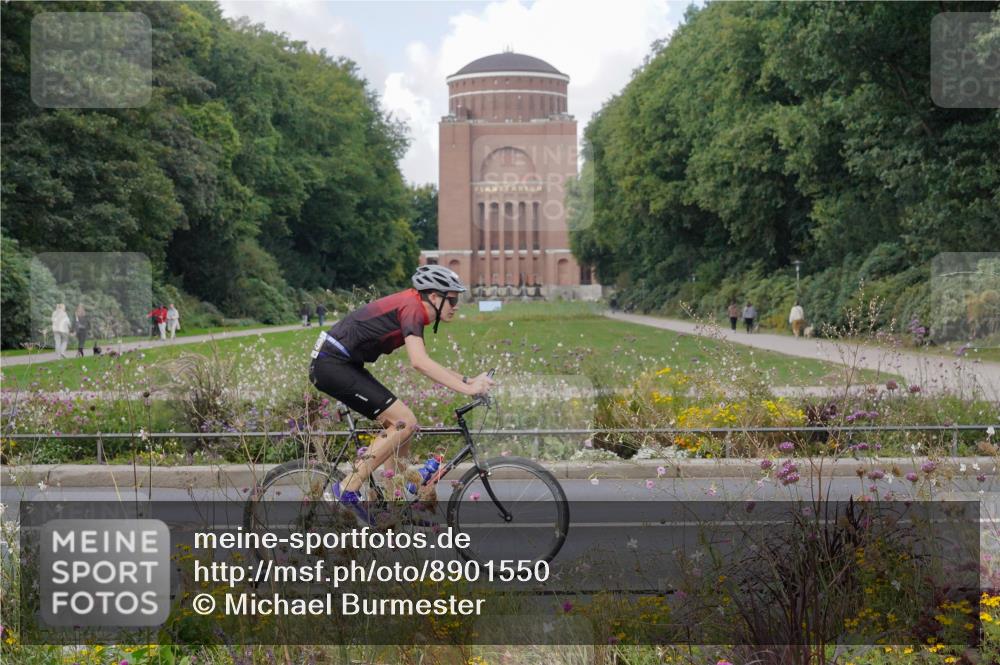 14.09.2025 - Stadtparktriathlon Michael Burmester http://msf.ph/oto/8901550 14.09.2025 13:17:16 Radfahren 1460, 1479, 1507 meine-sportfotos.de