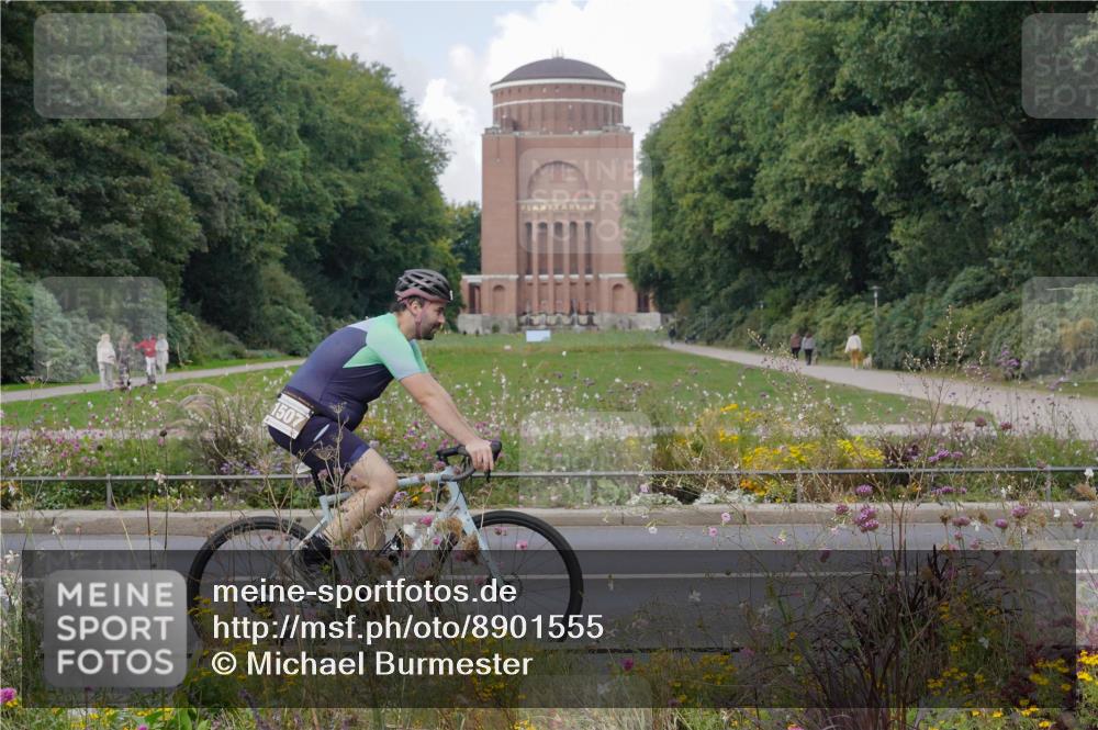 14.09.2025 - Stadtparktriathlon Michael Burmester http://msf.ph/oto/8901555 14.09.2025 13:17:20 Radfahren 1479, 1498, 1507, 1517 meine-sportfotos.de