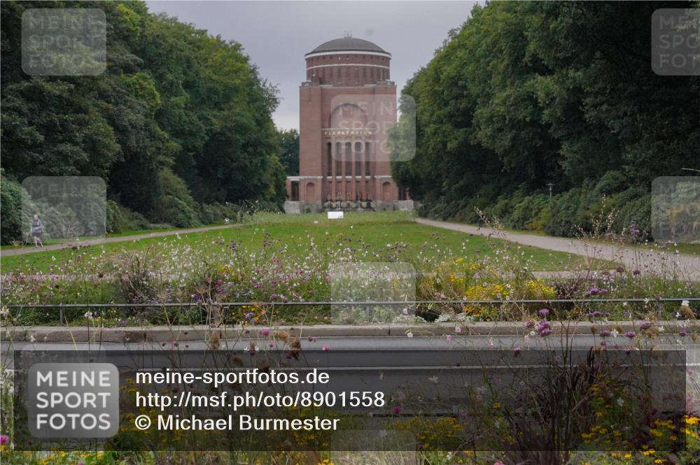 14.09.2025 - Stadtparktriathlon Michael Burmester http://msf.ph/oto/8901558 14.09.2025 09:25:54 Radfahren 454, 455, 459, 471 meine-sportfotos.de