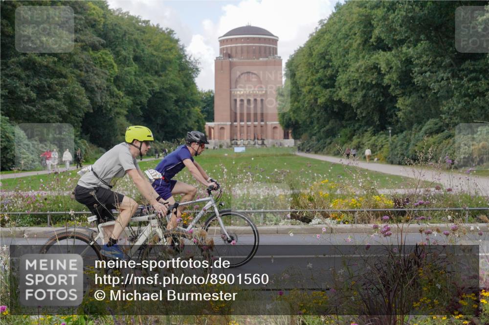 14.09.2025 - Stadtparktriathlon Michael Burmester http://msf.ph/oto/8901560 14.09.2025 13:17:25 Radfahren 1427, 1498, 1507, 1517, 1554 meine-sportfotos.de