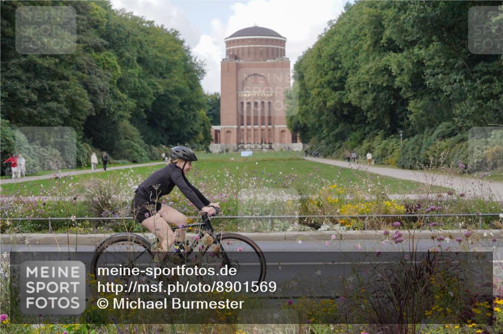 14.09.2025 - Stadtparktriathlon Michael Burmester http://msf.ph/oto/8901569 14.09.2025 13:17:33 Radfahren 1427, 1488, 1499, 1510, 1544, 1554 meine-sportfotos.de
