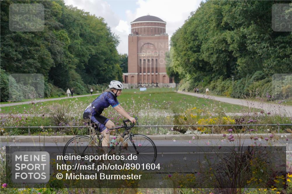 14.09.2025 - Stadtparktriathlon Michael Burmester http://msf.ph/oto/8901604 14.09.2025 13:17:47 Radfahren 1325, 1454, 1522, 1534 meine-sportfotos.de