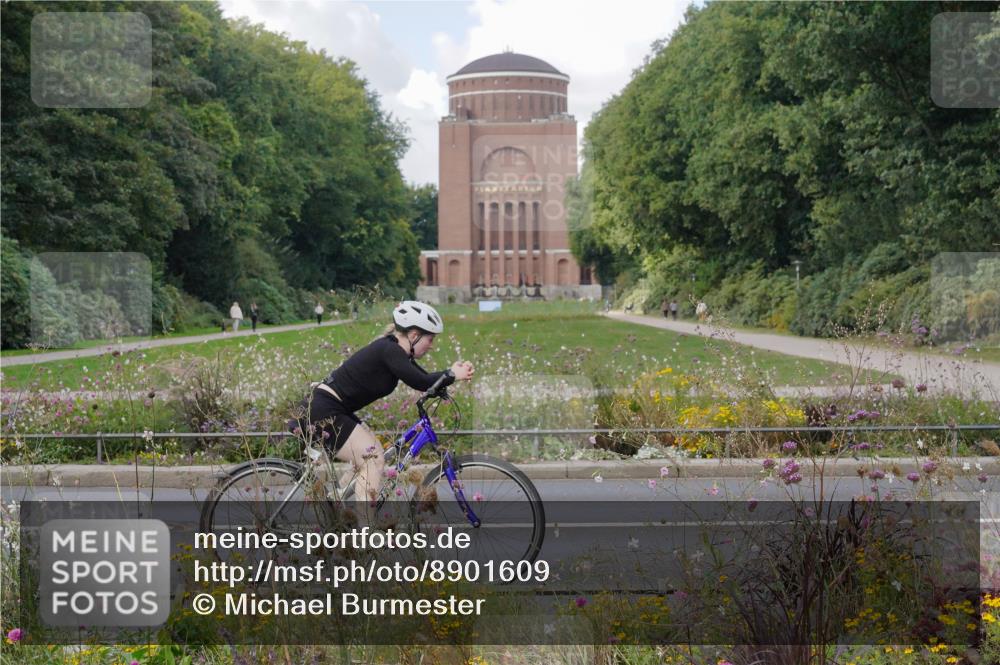 14.09.2025 - Stadtparktriathlon Michael Burmester http://msf.ph/oto/8901609 14.09.2025 13:17:49 Radfahren 1325, 1448, 1454, 1522, 1534 meine-sportfotos.de