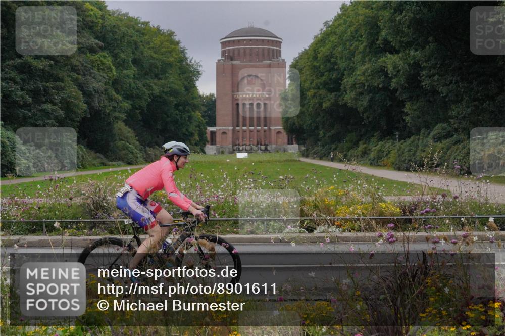 14.09.2025 - Stadtparktriathlon Michael Burmester http://msf.ph/oto/8901611 14.09.2025 09:26:20 Radfahren 320, 415, 443, 447, 464, 472, 486, 495 meine-sportfotos.de
