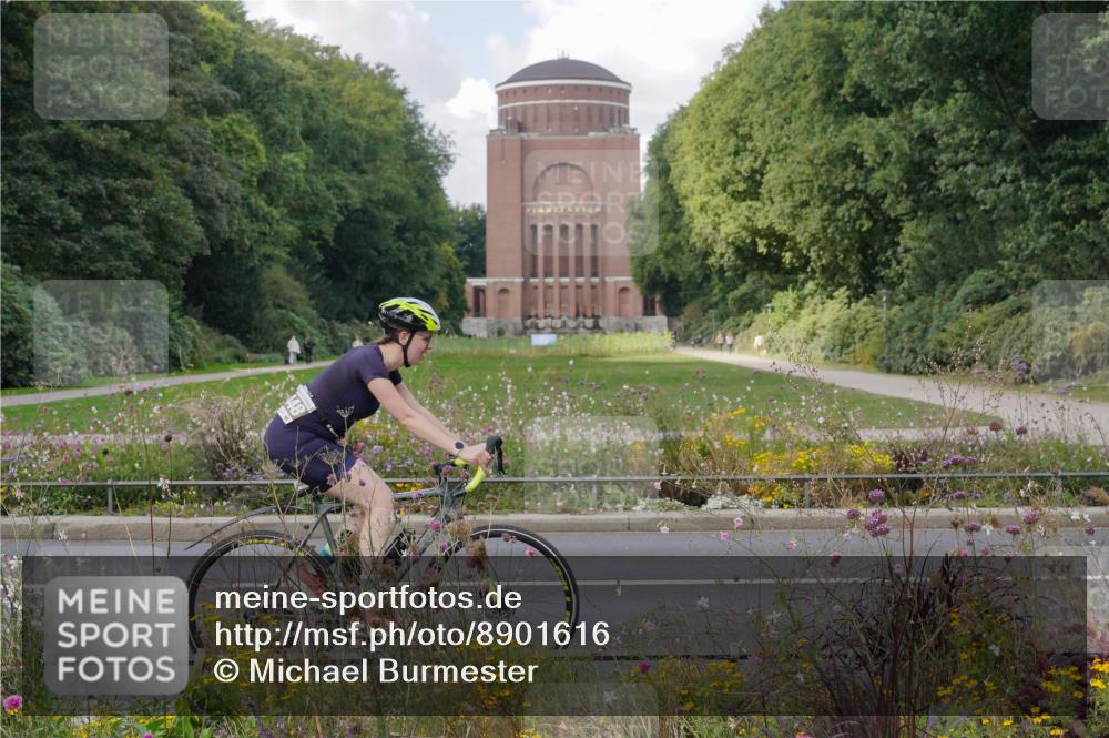 14.09.2025 - Stadtparktriathlon Michael Burmester http://msf.ph/oto/8901616 14.09.2025 13:17:57 Radfahren 1448, 1515, 1534 meine-sportfotos.de