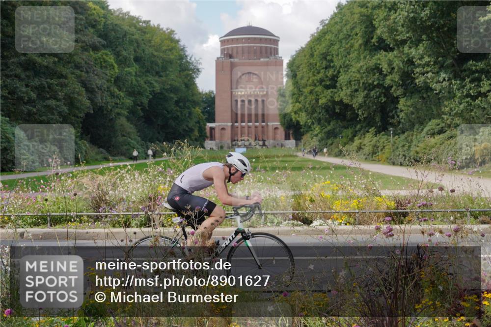 14.09.2025 - Stadtparktriathlon Michael Burmester http://msf.ph/oto/8901627 14.09.2025 13:18:11 Radfahren 1329, 1551 meine-sportfotos.de