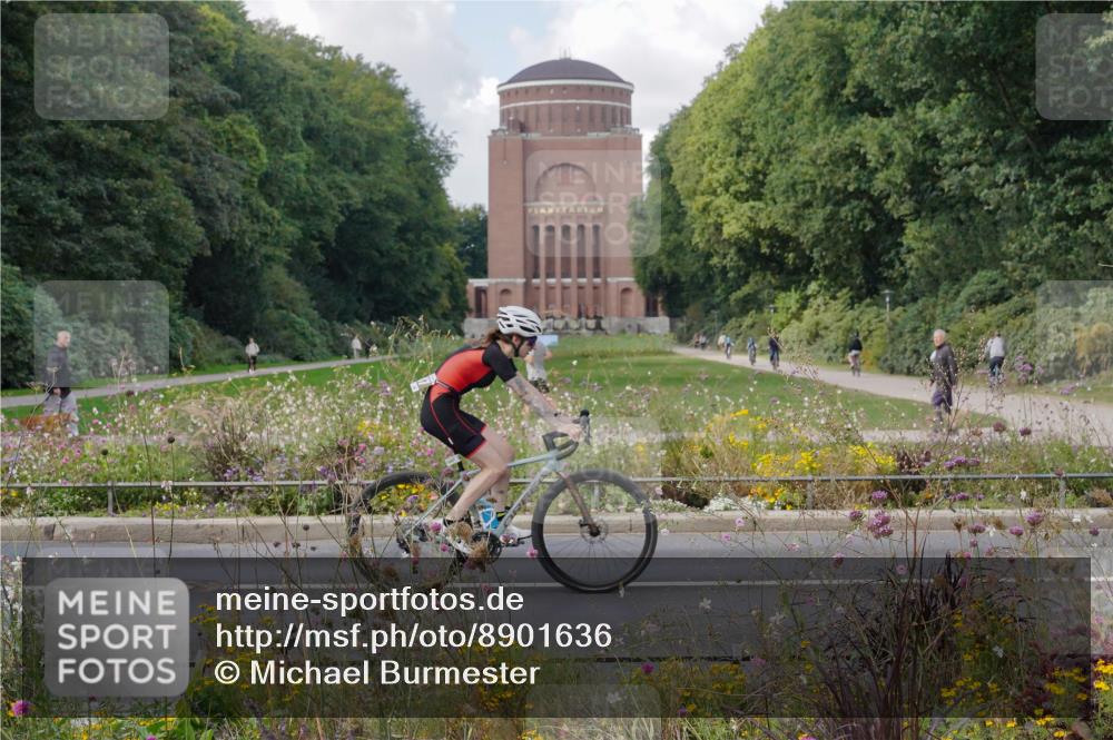 14.09.2025 - Stadtparktriathlon Michael Burmester http://msf.ph/oto/8901636 14.09.2025 13:18:21 Radfahren 1329, 1447, 1467 meine-sportfotos.de