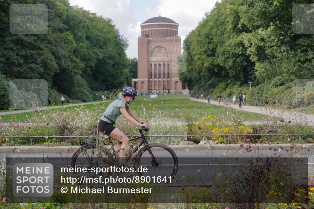 14.09.2025 - Stadtparktriathlon Michael Burmester http://msf.ph/oto/8901641 14.09.2025 13:18:26 Radfahren 1436, 1447, 1467, 1521, 1545 meine-sportfotos.de