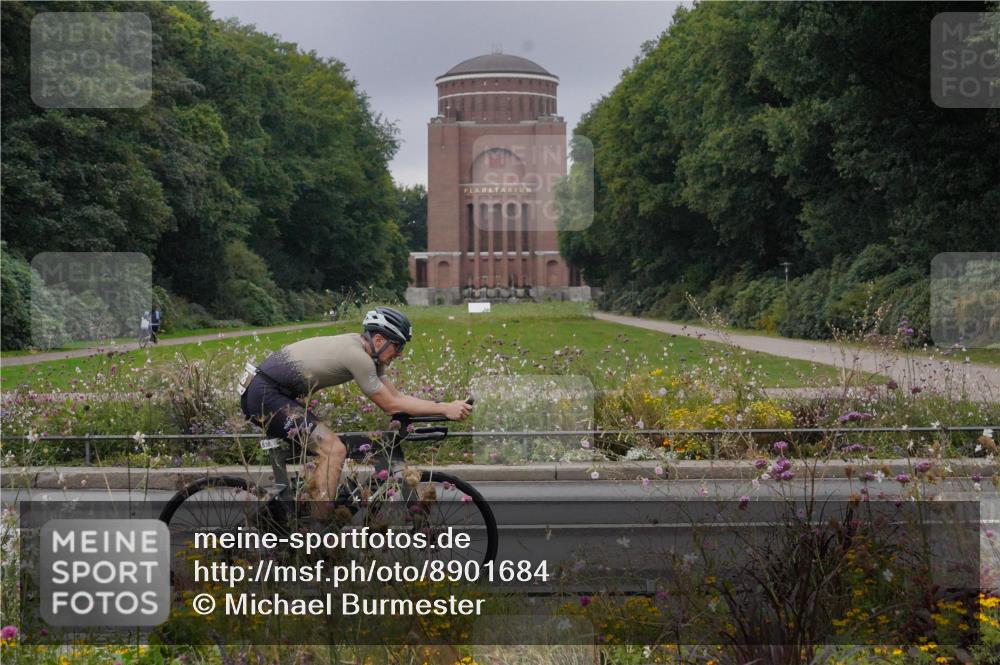 14.09.2025 - Stadtparktriathlon Michael Burmester http://msf.ph/oto/8901684 14.09.2025 09:26:41 Radfahren 302, 306, 338, 442, 456, 479 meine-sportfotos.de
