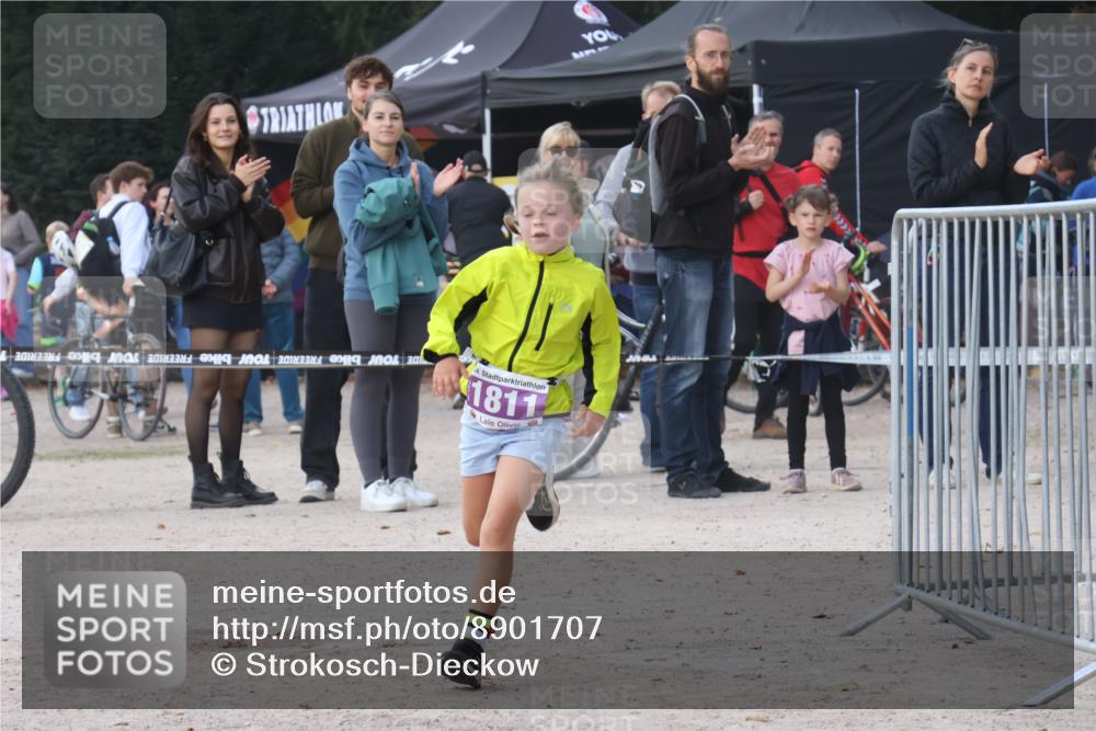 14.09.2025 - Stadtparktriathlon Strokosch-Dieckow http://msf.ph/oto/8901707 14.09.2025 15:05:59 Ziel 1811 meine-sportfotos.de