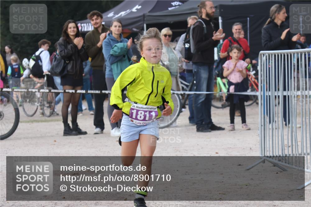 14.09.2025 - Stadtparktriathlon Strokosch-Dieckow http://msf.ph/oto/8901710 14.09.2025 15:06:00 Ziel 1811 meine-sportfotos.de