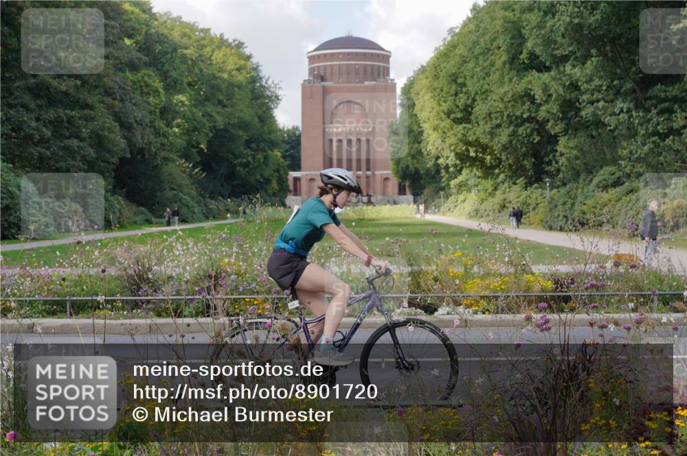 14.09.2025 - Stadtparktriathlon Michael Burmester http://msf.ph/oto/8901720 14.09.2025 13:19:22 Radfahren 1438, 1439, 1527, 1546, 1558, 1598 meine-sportfotos.de