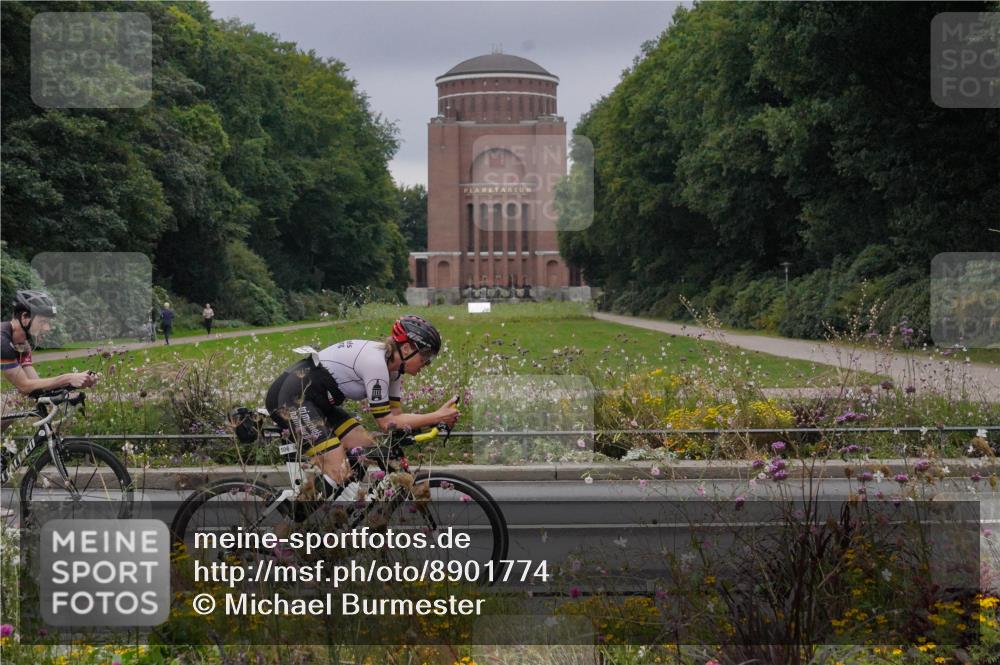 14.09.2025 - Stadtparktriathlon Michael Burmester http://msf.ph/oto/8901774 14.09.2025 09:27:44 Radfahren 379, 380, 386, 401, 404, 445, 506 meine-sportfotos.de