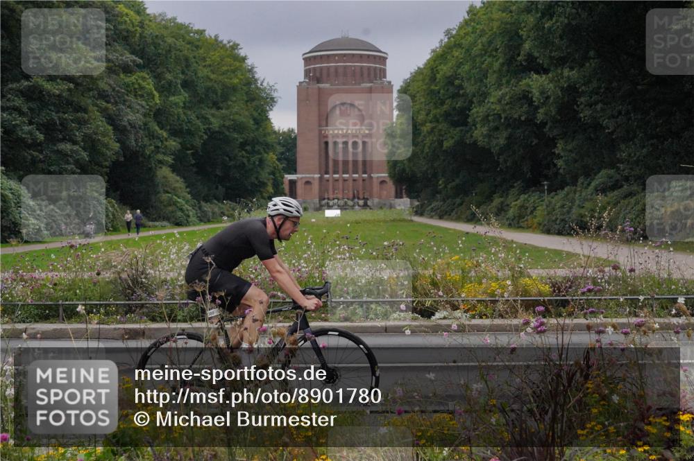 14.09.2025 - Stadtparktriathlon Michael Burmester http://msf.ph/oto/8901780 14.09.2025 09:27:47 Radfahren 380, 386, 401, 404, 445, 506 meine-sportfotos.de