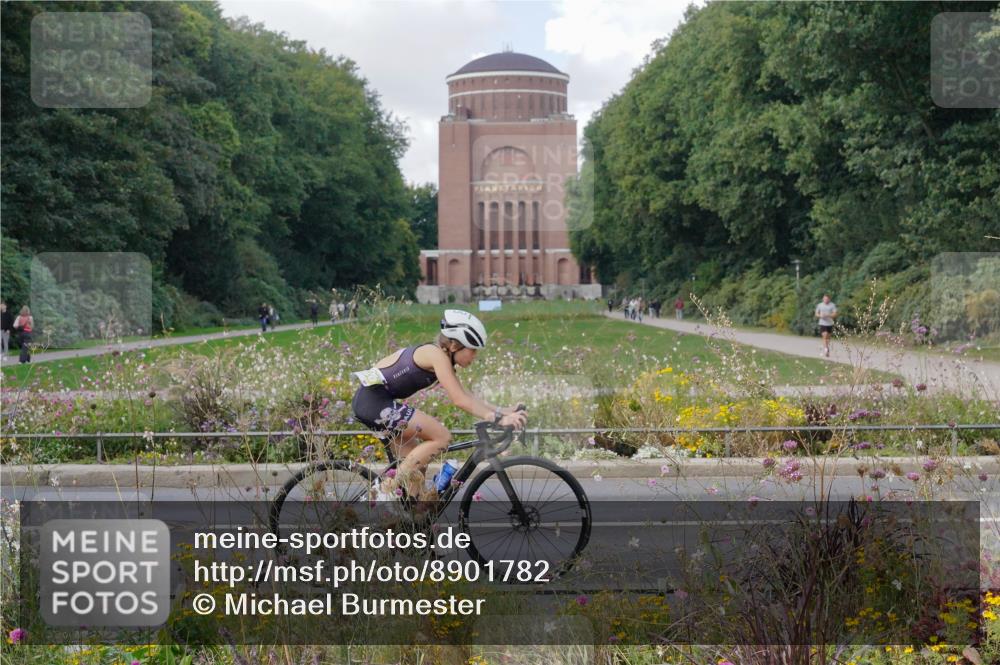 14.09.2025 - Stadtparktriathlon Michael Burmester http://msf.ph/oto/8901782 14.09.2025 13:20:05 Radfahren 1426, 1526, 1571 meine-sportfotos.de