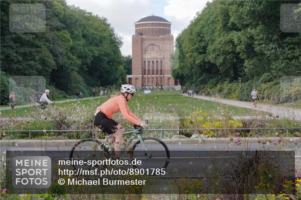14.09.2025 - Stadtparktriathlon Michael Burmester http://msf.ph/oto/8901785 14.09.2025 13:20:06 Radfahren 1426, 1526, 1571 meine-sportfotos.de