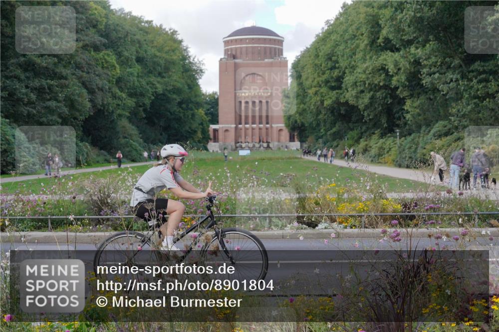 14.09.2025 - Stadtparktriathlon Michael Burmester http://msf.ph/oto/8901804 14.09.2025 13:20:32 Radfahren 1437, 1465, 1576, 1607 meine-sportfotos.de