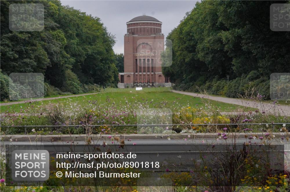 14.09.2025 - Stadtparktriathlon Michael Burmester http://msf.ph/oto/8901818 14.09.2025 09:28:18 Radfahren 311, 327, 383, 393, 400, 413, 435, 448, 498 meine-sportfotos.de
