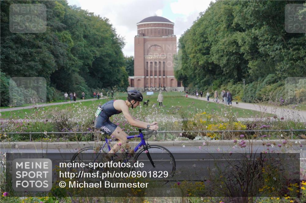 14.09.2025 - Stadtparktriathlon Michael Burmester http://msf.ph/oto/8901829 14.09.2025 13:20:59 Radfahren 1331, 1528, 1556, 1616, 1618 meine-sportfotos.de