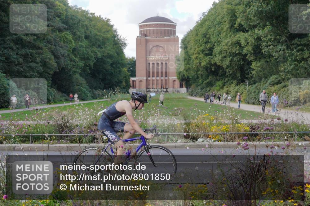 14.09.2025 - Stadtparktriathlon Michael Burmester http://msf.ph/oto/8901850 14.09.2025 13:21:28 Radfahren 1547, 1578 meine-sportfotos.de
