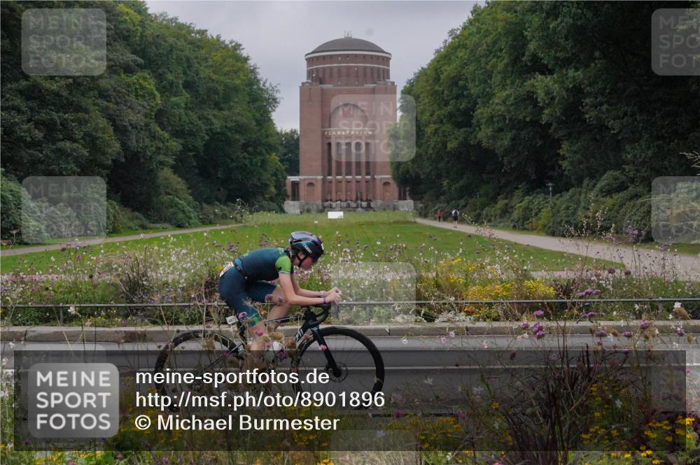 14.09.2025 - Stadtparktriathlon Michael Burmester http://msf.ph/oto/8901896 14.09.2025 09:29:02 Radfahren 392, 402, 487, 500, 504 meine-sportfotos.de