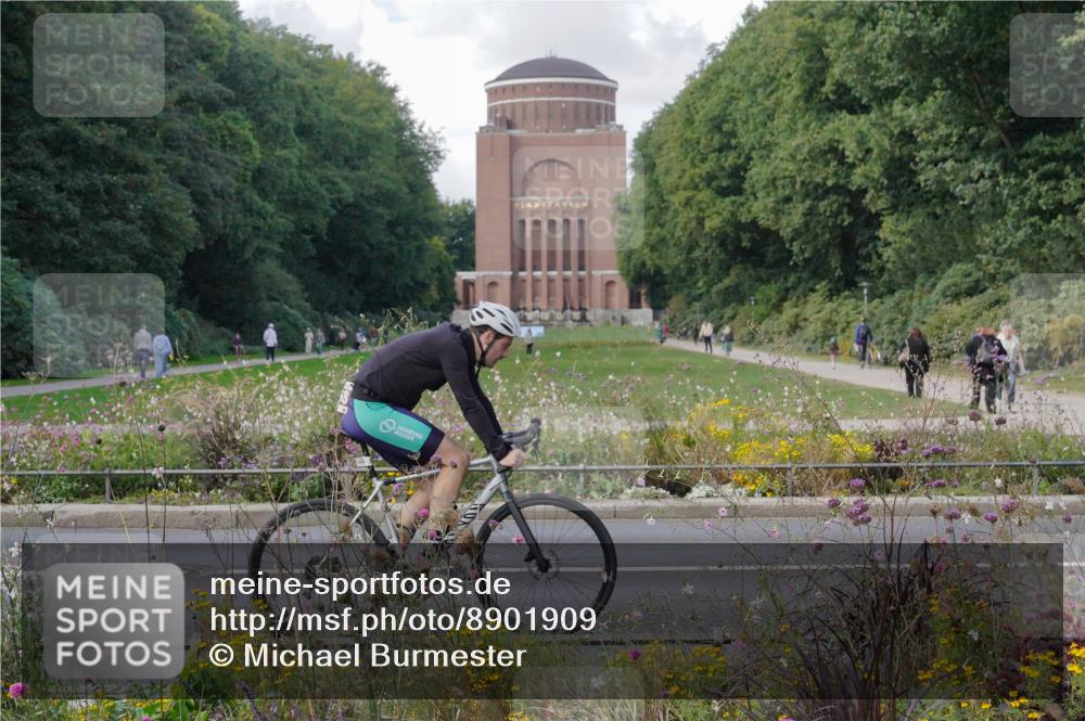 14.09.2025 - Stadtparktriathlon Michael Burmester http://msf.ph/oto/8901909 14.09.2025 13:22:33 Radfahren 1468, 1492, 1536, 1599, 1610 meine-sportfotos.de