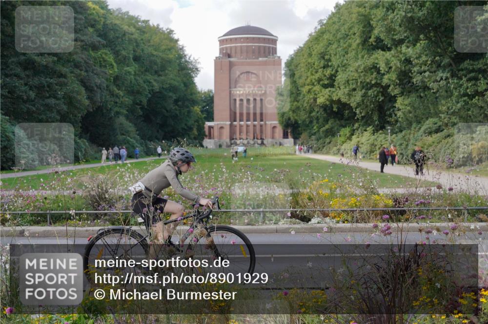 14.09.2025 - Stadtparktriathlon Michael Burmester http://msf.ph/oto/8901929 14.09.2025 13:22:54 Radfahren 1324, 1350, 1481 meine-sportfotos.de