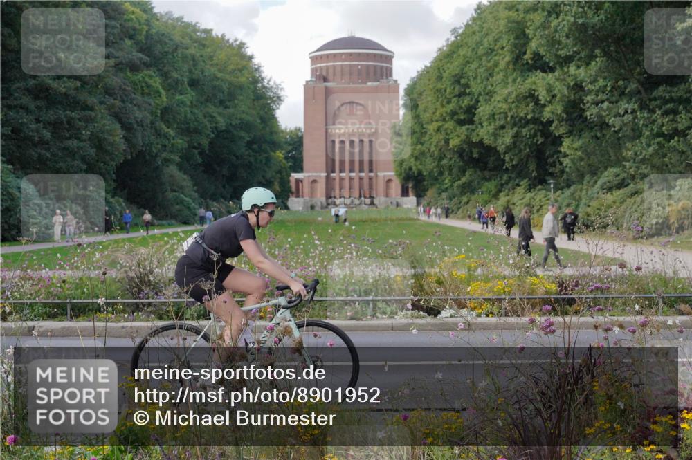 14.09.2025 - Stadtparktriathlon Michael Burmester http://msf.ph/oto/8901952 14.09.2025 13:23:16 Radfahren 1446, 1456, 1529, 1584 meine-sportfotos.de