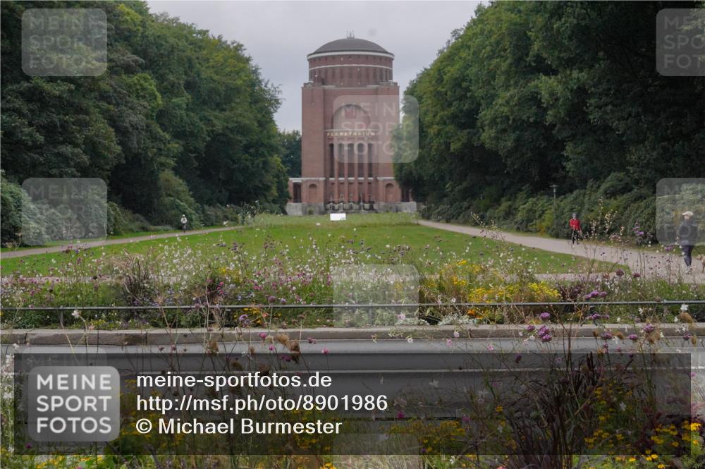 14.09.2025 - Stadtparktriathlon Michael Burmester http://msf.ph/oto/8901986 14.09.2025 09:29:55 Radfahren 450, 458, 484, 501 meine-sportfotos.de