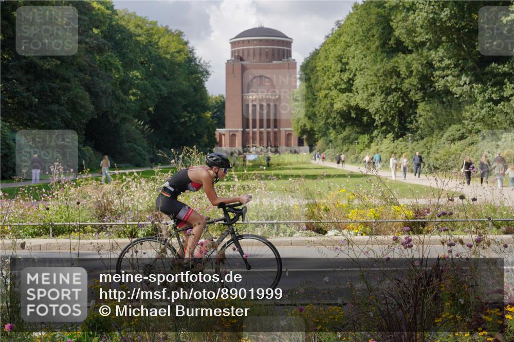 14.09.2025 - Stadtparktriathlon Michael Burmester http://msf.ph/oto/8901999 14.09.2025 13:24:17 Radfahren 1477, 1531 meine-sportfotos.de