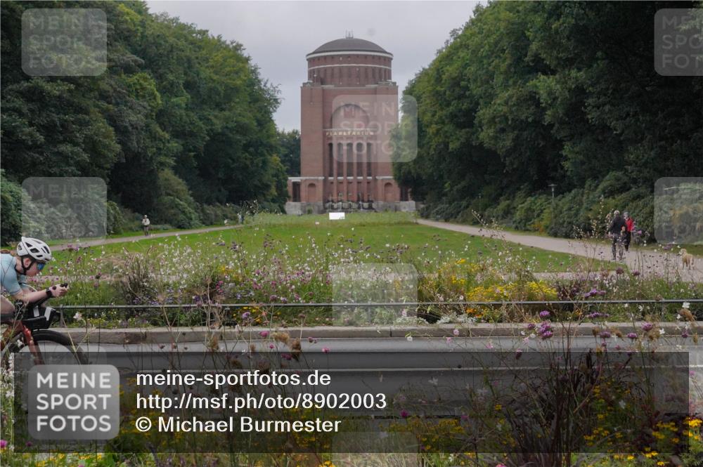 14.09.2025 - Stadtparktriathlon Michael Burmester http://msf.ph/oto/8902003 14.09.2025 09:30:02 Radfahren 394, 412, 450, 458, 484, 501 meine-sportfotos.de