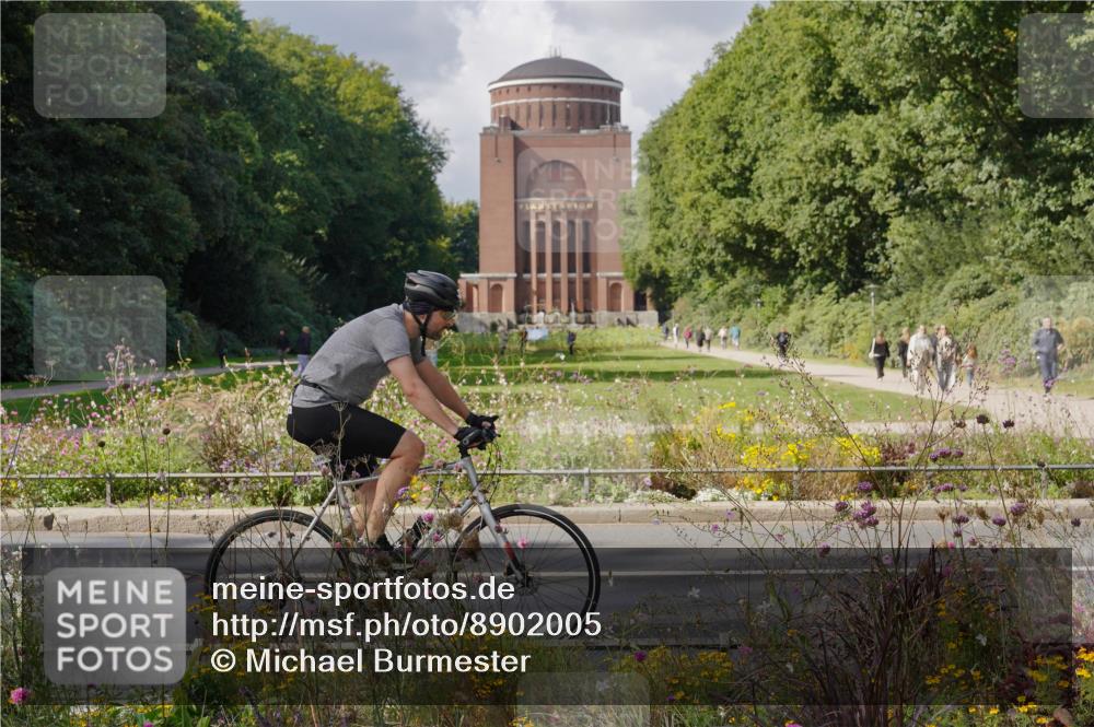 14.09.2025 - Stadtparktriathlon Michael Burmester http://msf.ph/oto/8902005 14.09.2025 13:24:27 Radfahren 1459, 1477, 1496, 1569 meine-sportfotos.de