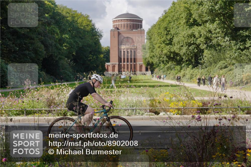 14.09.2025 - Stadtparktriathlon Michael Burmester http://msf.ph/oto/8902008 14.09.2025 13:24:30 Radfahren 1459, 1496, 1569 meine-sportfotos.de