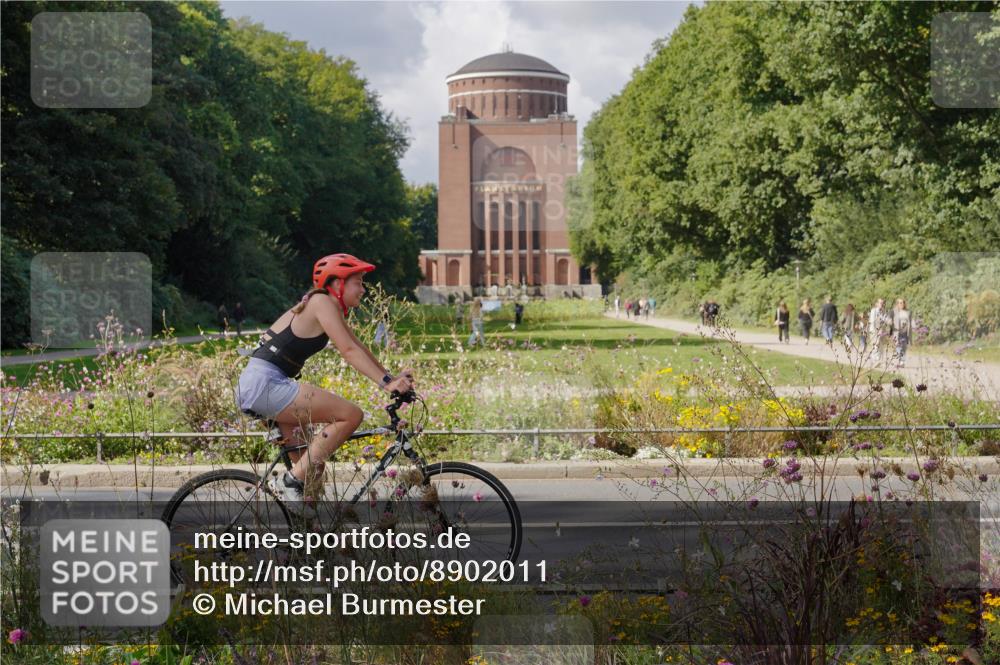 14.09.2025 - Stadtparktriathlon Michael Burmester http://msf.ph/oto/8902011 14.09.2025 13:24:31 Radfahren 1459, 1496, 1569 meine-sportfotos.de