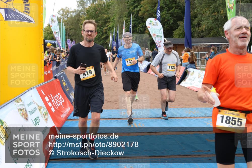14.09.2025 - Airport Race Strokosch-Dieckow http://msf.ph/oto/8902178 14.09.2025 12:35:44 Ziel 94, 111, 258, 343, 419, 571, 703, 758, 833, 849, 929, 1010, 1100, 1120, 1374, 1855, 1942, 4130 meine-sportfotos.de