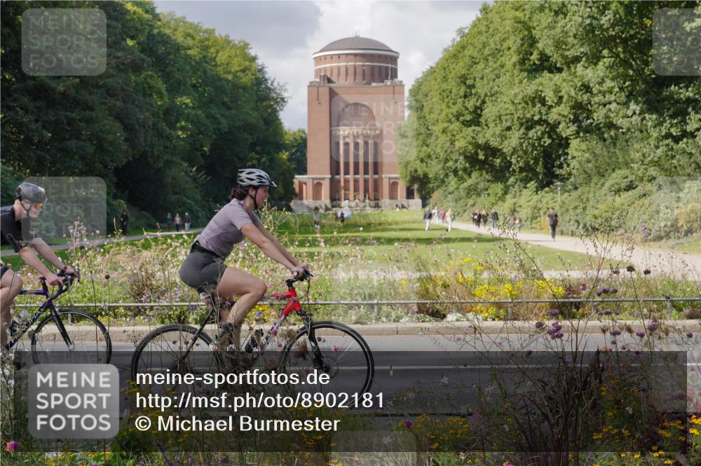 14.09.2025 - Stadtparktriathlon Michael Burmester http://msf.ph/oto/8902181 14.09.2025 13:25:03 Radfahren 1323, 1432, 1474, 1532, 1544, 1597 meine-sportfotos.de