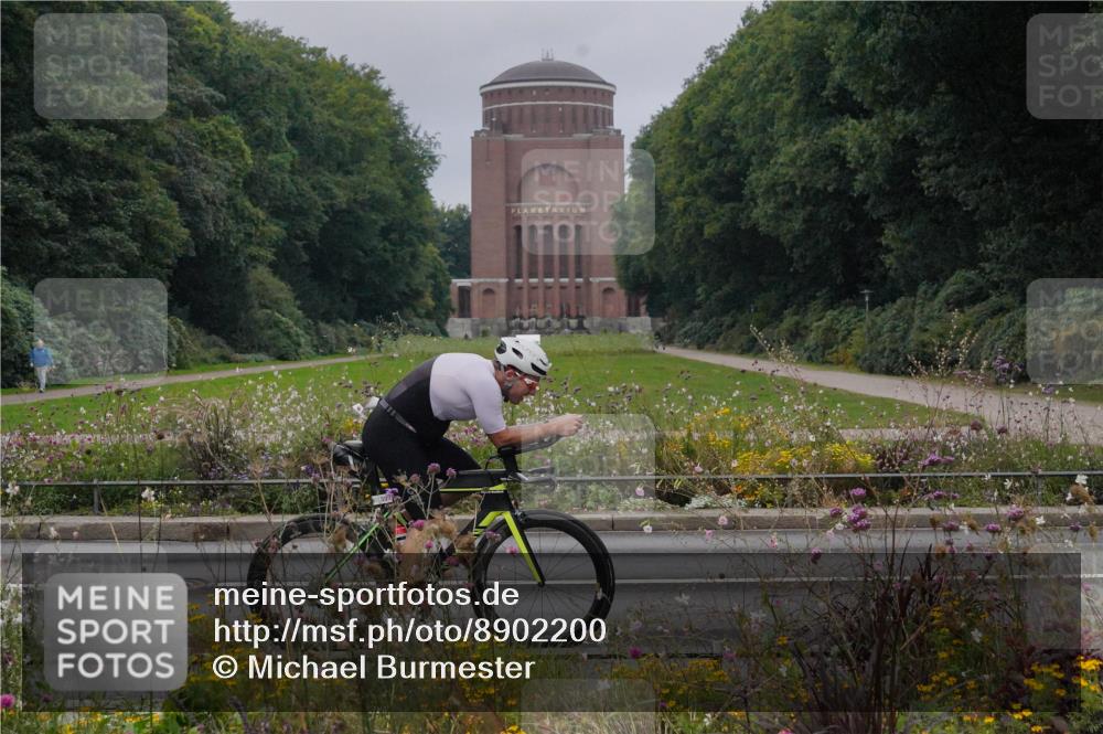 14.09.2025 - Stadtparktriathlon Michael Burmester http://msf.ph/oto/8902200 14.09.2025 09:31:32 Radfahren 397, 405, 425, 488 meine-sportfotos.de