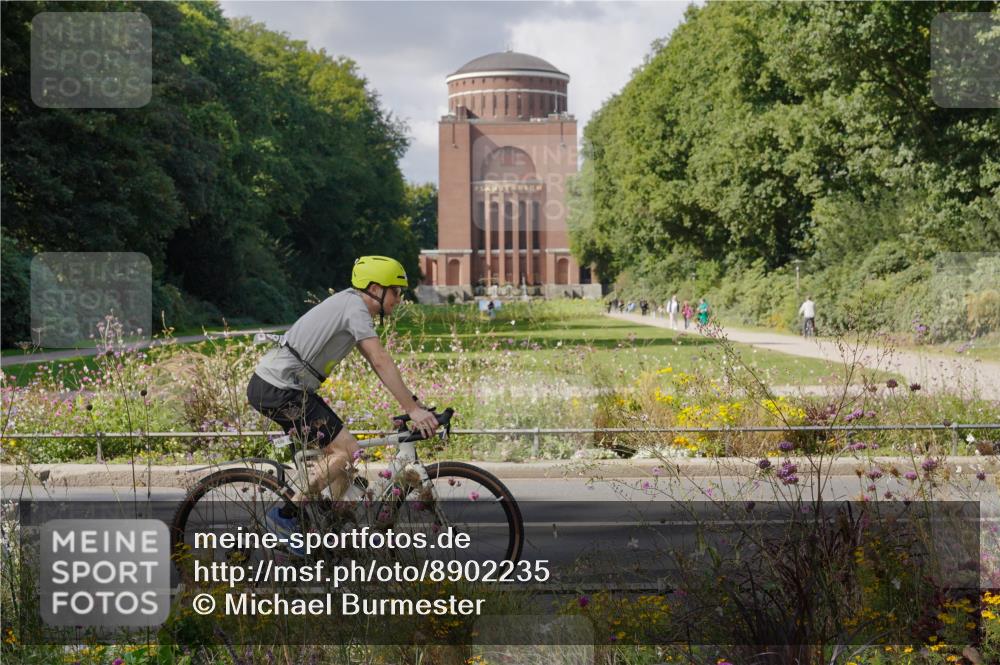14.09.2025 - Stadtparktriathlon Michael Burmester http://msf.ph/oto/8902235 14.09.2025 13:26:02 Radfahren 1427, 1498, 1522, 1583 meine-sportfotos.de