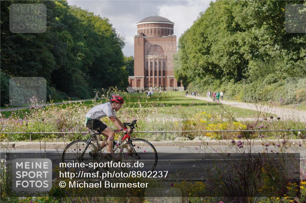 14.09.2025 - Stadtparktriathlon Michael Burmester http://msf.ph/oto/8902237 14.09.2025 13:26:10 Radfahren 1454, 1583, 1611 meine-sportfotos.de