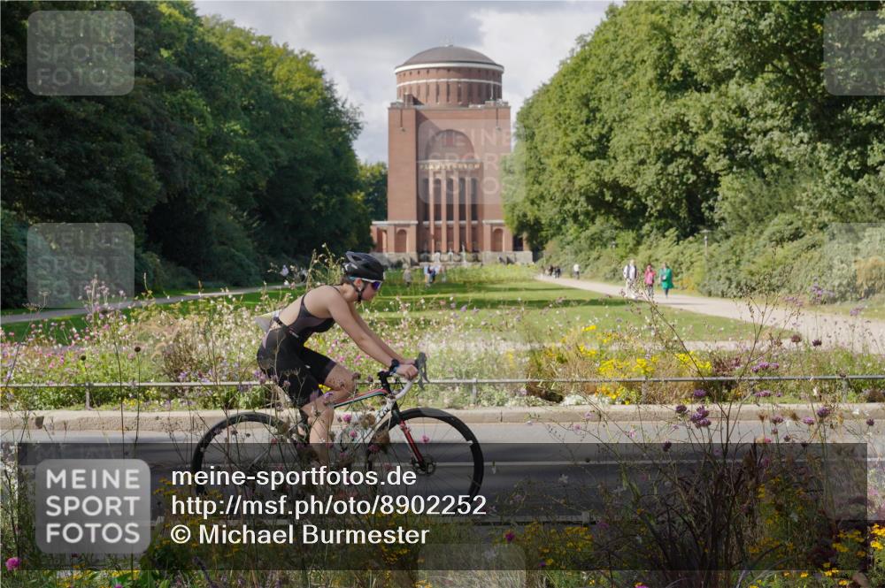 14.09.2025 - Stadtparktriathlon Michael Burmester http://msf.ph/oto/8902252 14.09.2025 13:26:27 Radfahren 1467, 1515, 1534, 1541, 1605, 1620 meine-sportfotos.de