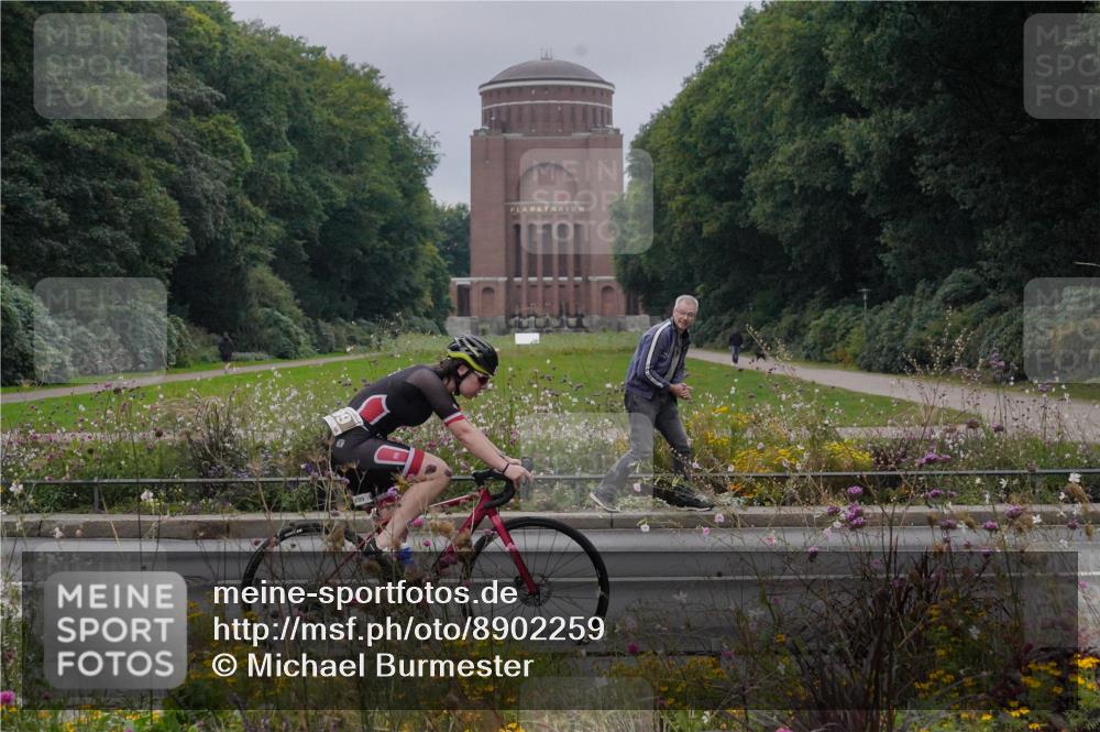 14.09.2025 - Stadtparktriathlon Michael Burmester http://msf.ph/oto/8902259 14.09.2025 09:32:30 Radfahren 387, 499 meine-sportfotos.de