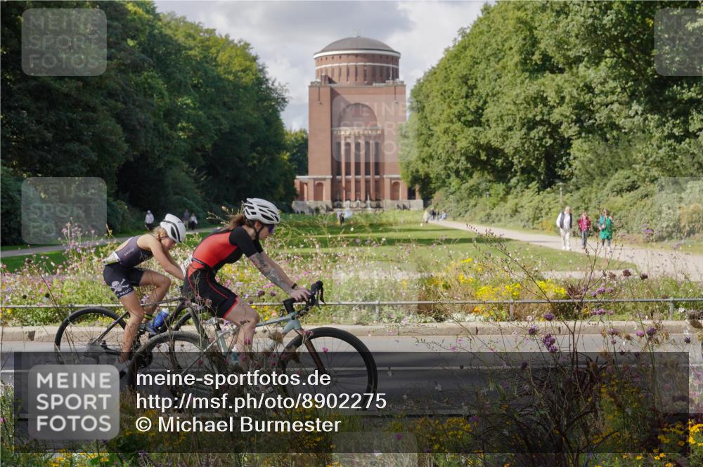 14.09.2025 - Stadtparktriathlon Michael Burmester http://msf.ph/oto/8902275 14.09.2025 13:26:56 Radfahren 1436, 1447, 1448, 1493, 1494, 1526, 1571, 1587, 1589, 1591 meine-sportfotos.de