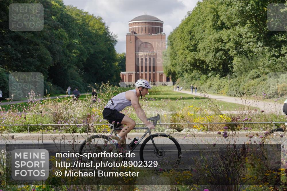 14.09.2025 - Stadtparktriathlon Michael Burmester http://msf.ph/oto/8902329 14.09.2025 13:27:38 Radfahren 1473, 1508, 1576 meine-sportfotos.de