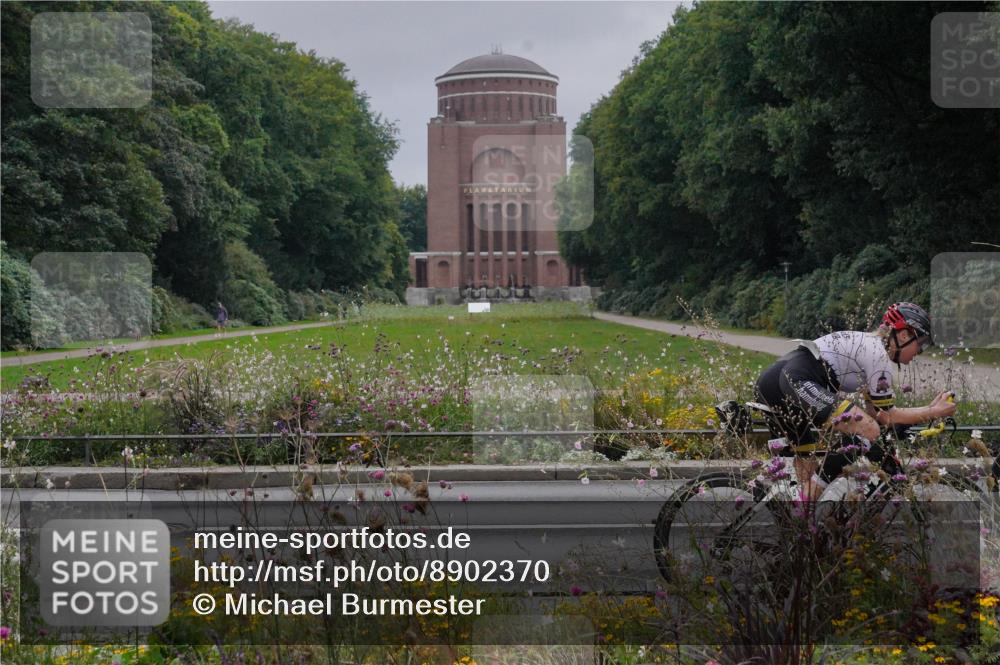 14.09.2025 - Stadtparktriathlon Michael Burmester http://msf.ph/oto/8902370 14.09.2025 09:35:11 Radfahren 400, 430, 445, 456, 494, 506 meine-sportfotos.de