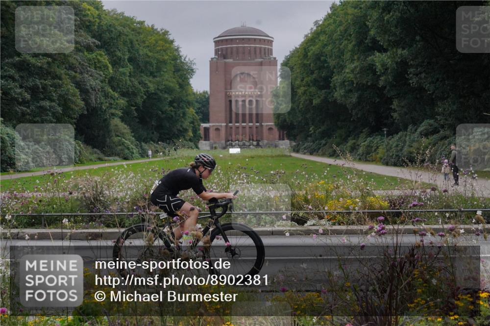 14.09.2025 - Stadtparktriathlon Michael Burmester http://msf.ph/oto/8902381 14.09.2025 09:35:40 Radfahren 410, 467, 487, 498 meine-sportfotos.de