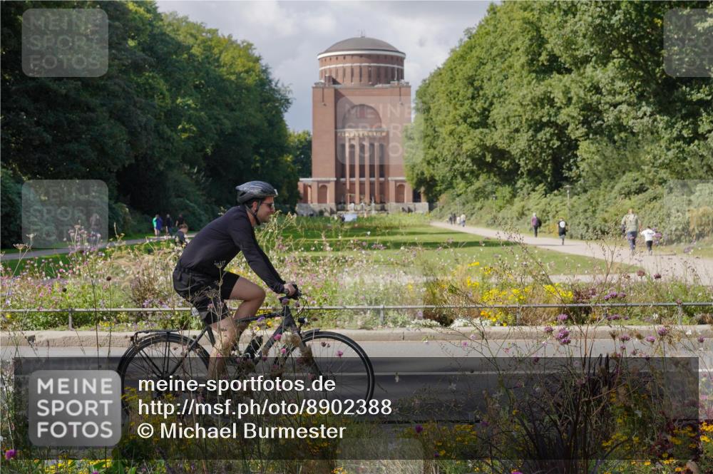 14.09.2025 - Stadtparktriathlon Michael Burmester http://msf.ph/oto/8902388 14.09.2025 13:29:11 Radfahren 1495, 1497, 1525 meine-sportfotos.de