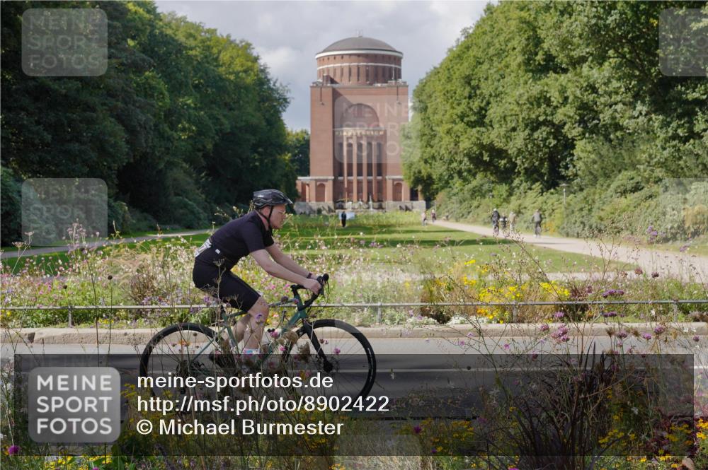 14.09.2025 - Stadtparktriathlon Michael Burmester http://msf.ph/oto/8902422 14.09.2025 13:30:36 Radfahren 1487 meine-sportfotos.de